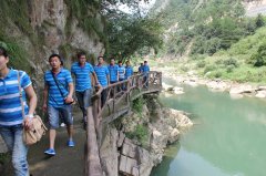 公司旅游：浙西大峡谷中的探索